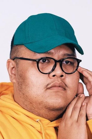 Reza Chandika backdrop