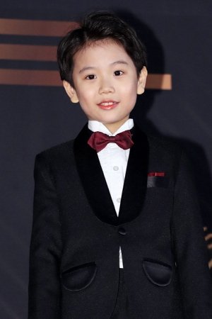 Song Min-jae backdrop