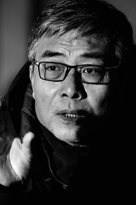 Dong Yachun backdrop