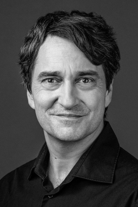 Saša Rašilov backdrop