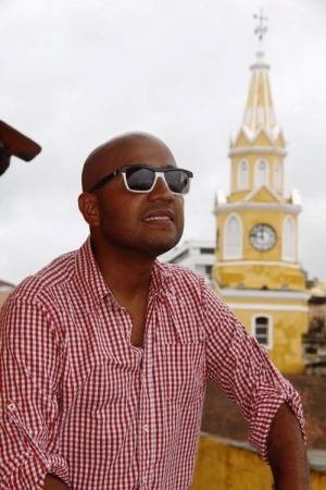 Ramsés Ramos backdrop