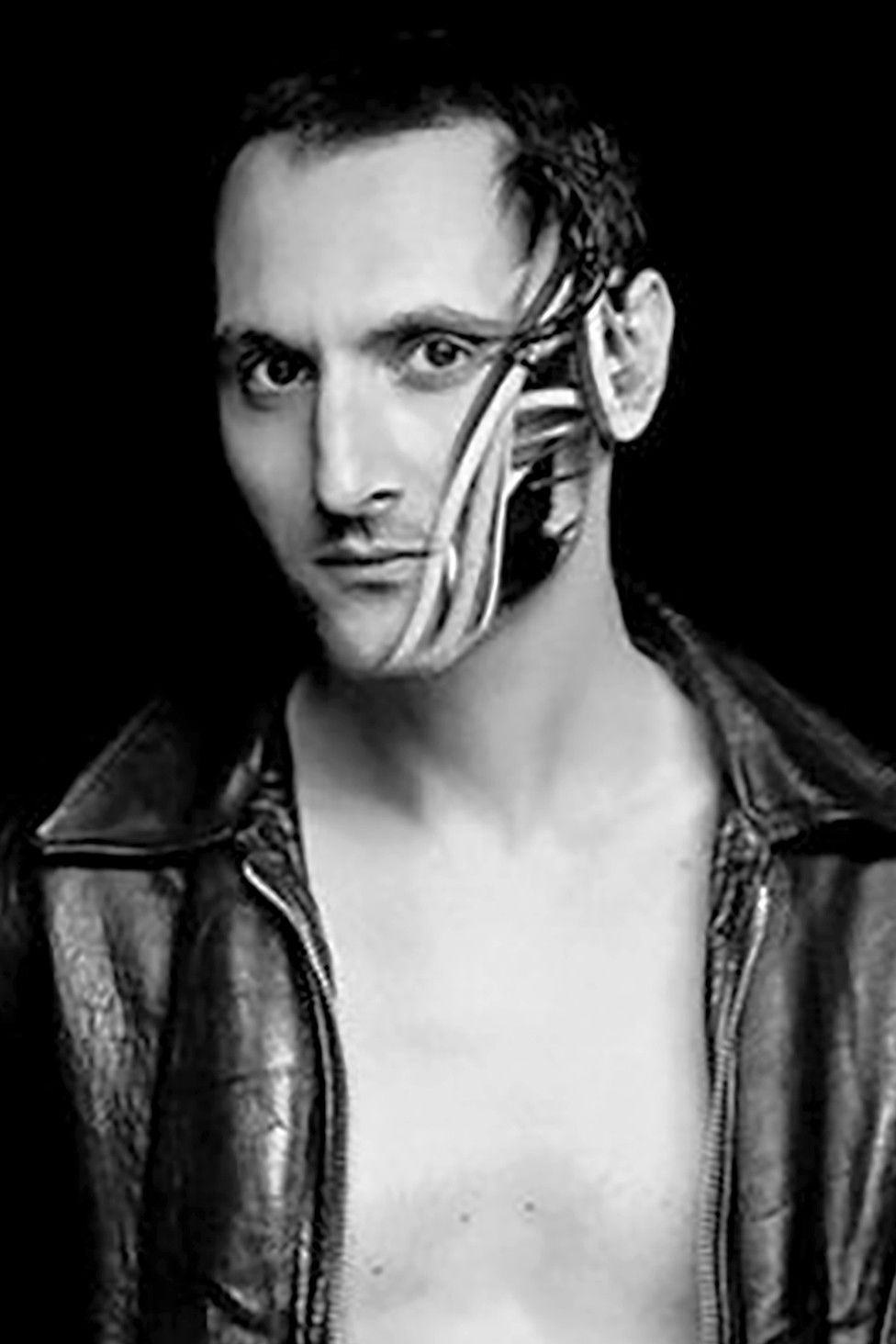 Mirwais Ahmadzaï backdrop