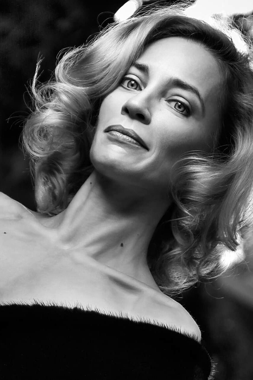 Umbra Colombo backdrop