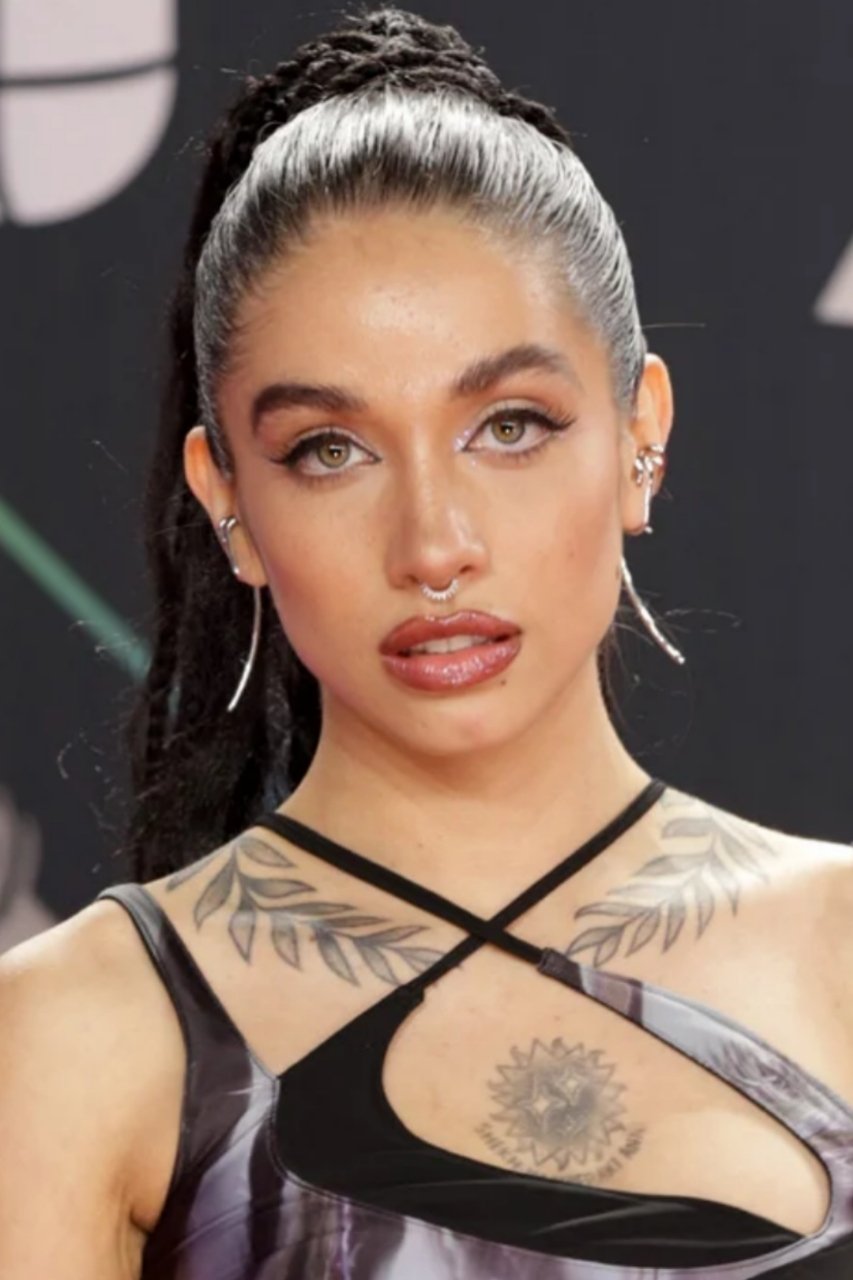 María Becerra backdrop