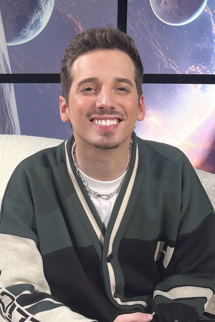 Pablo Agustín backdrop