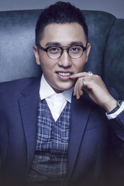 Hu Qiao-Hua backdrop