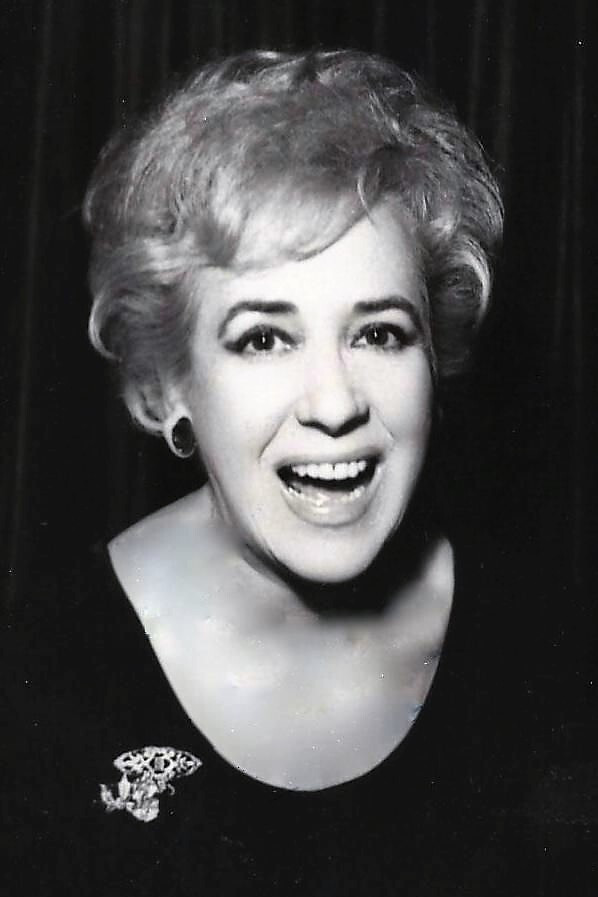 Mari Carmen Prendes backdrop