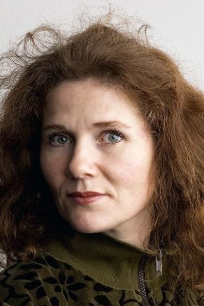 Anna Azcárate backdrop