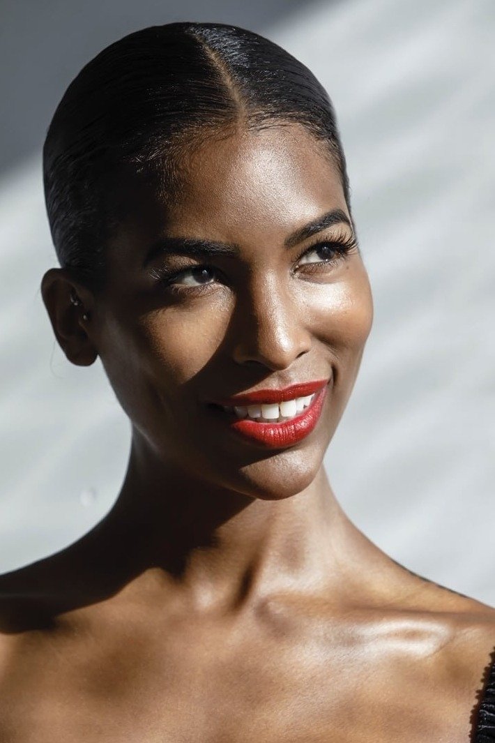 Dominique Silver backdrop