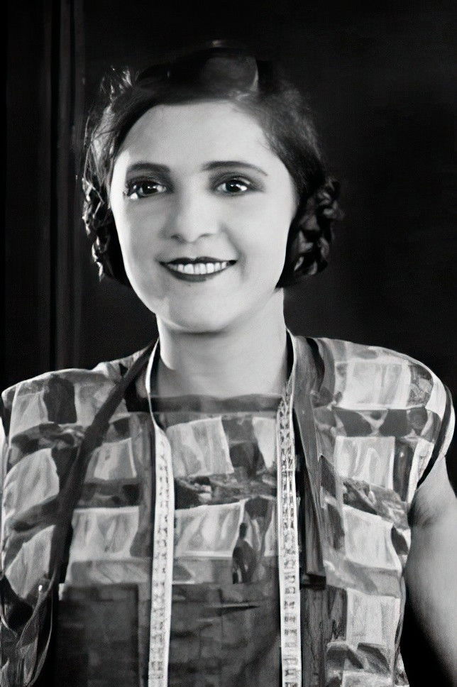 Flore Deschamps backdrop