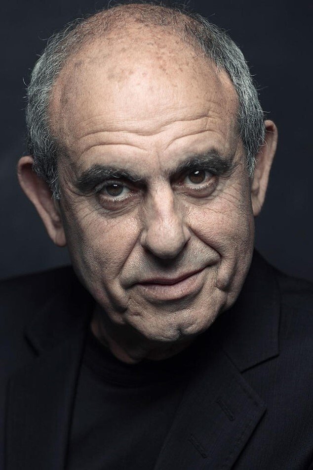 Albert Iluz backdrop