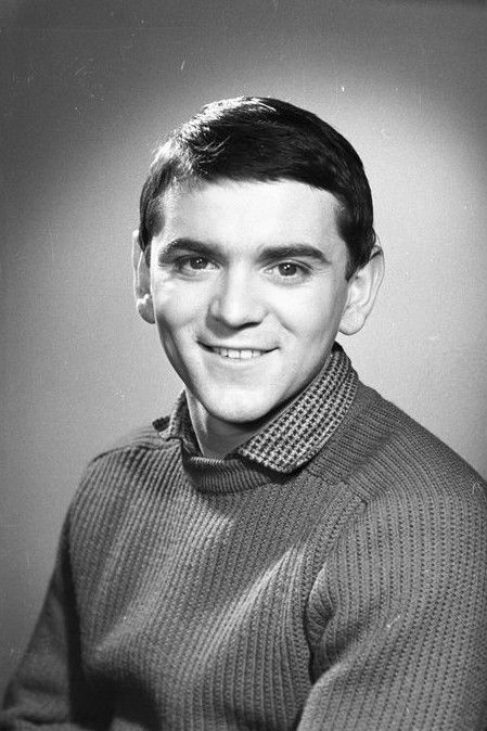 Andrzej Mrozek backdrop