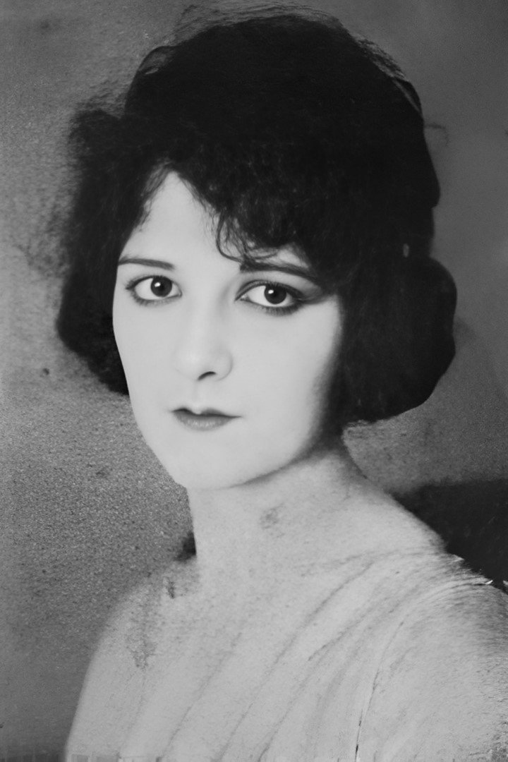 Vivian Rich backdrop