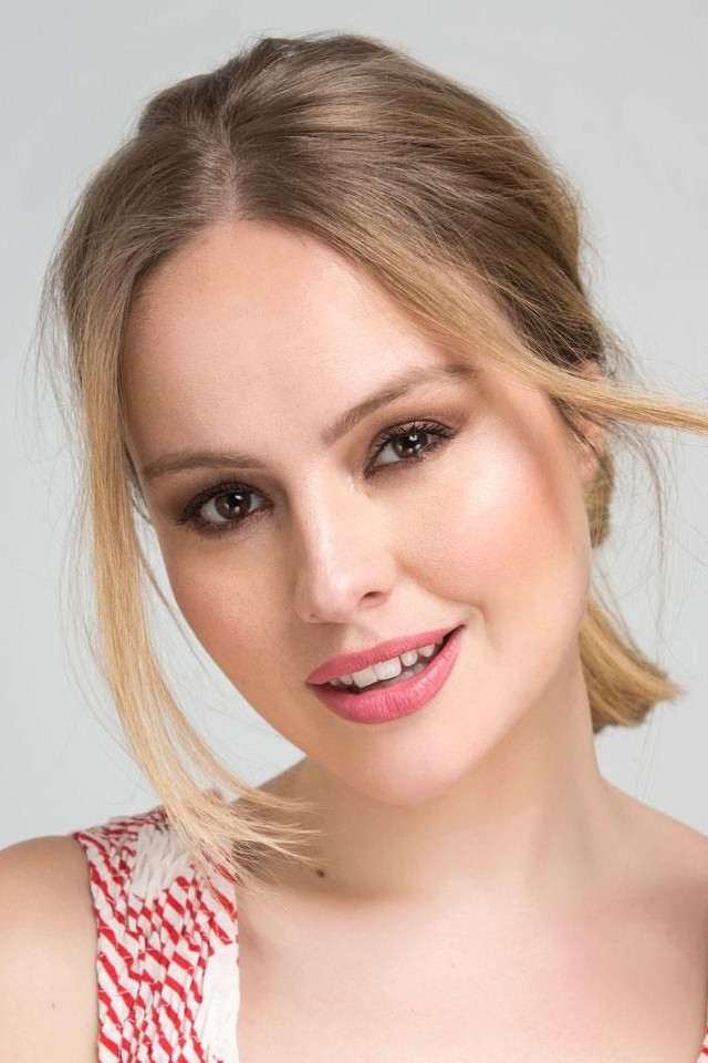 Esmeralda Moya backdrop