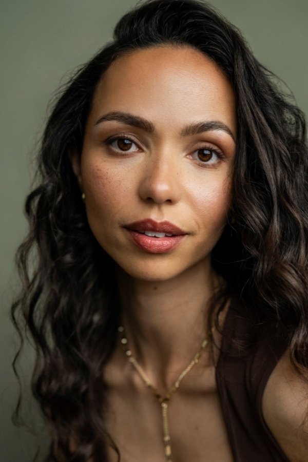 Albane Courtois backdrop