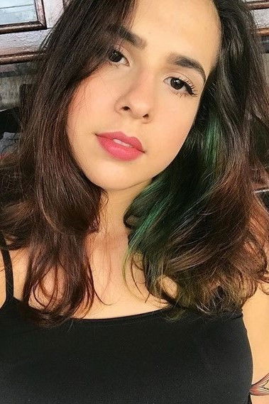 Andressa Medina backdrop