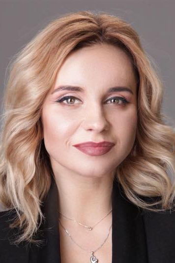 Liliia Rebryk backdrop