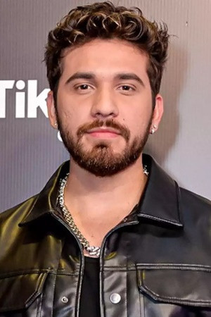 Gustavo Mioto backdrop