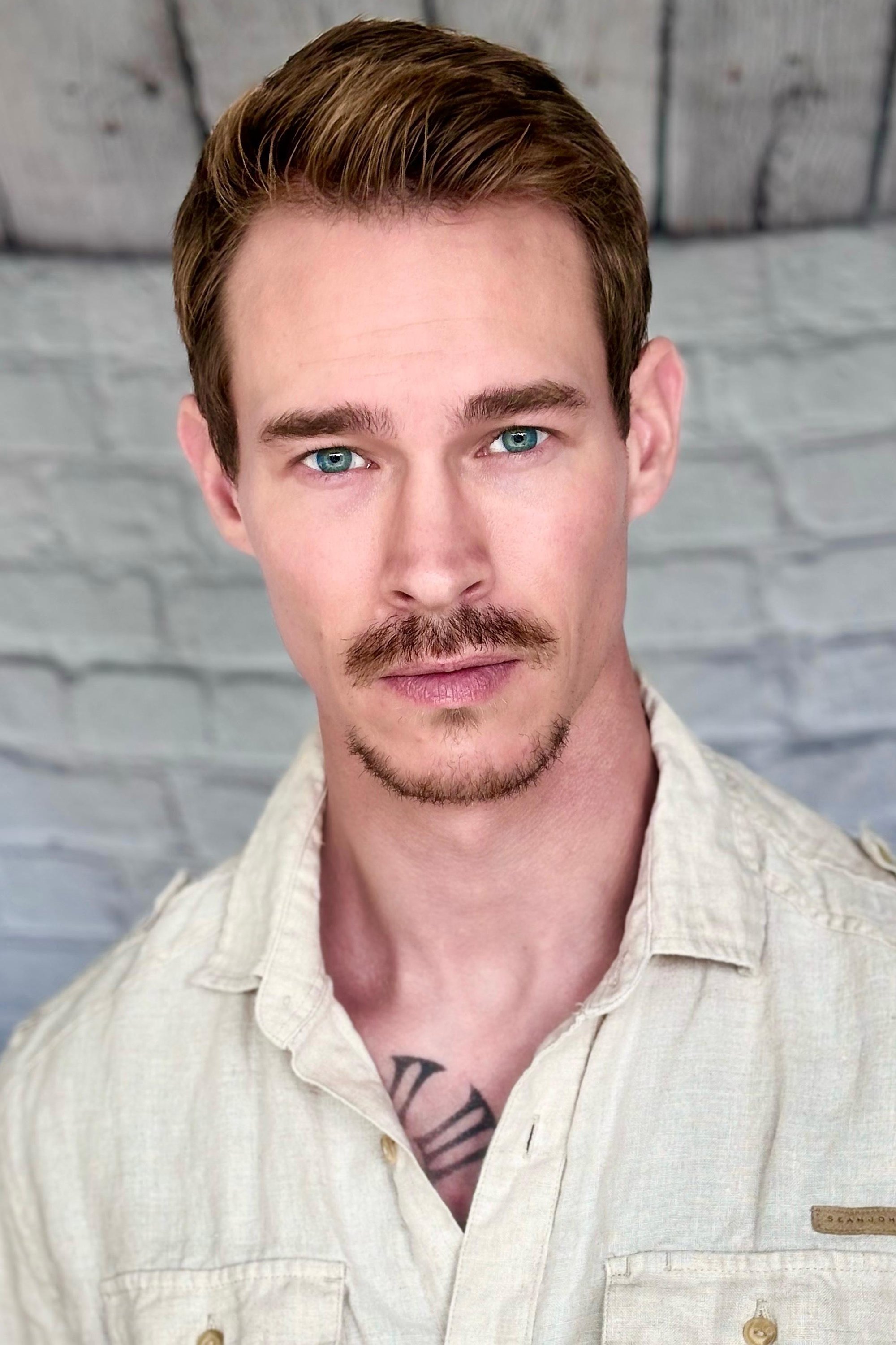 Aaron Cavette backdrop