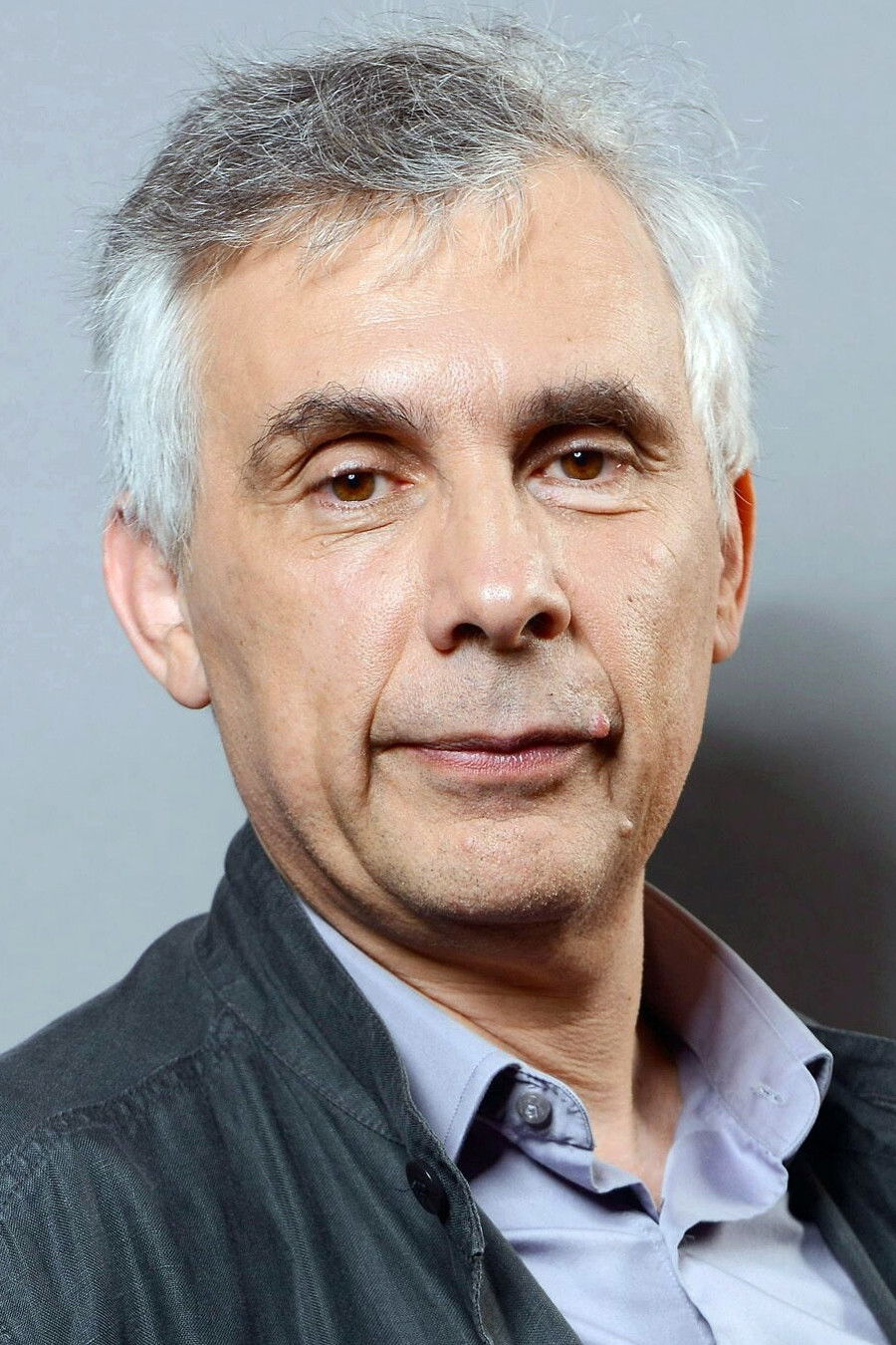 Daniel Shneidermann backdrop