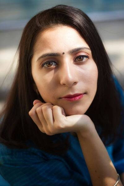 Naina Sareen backdrop