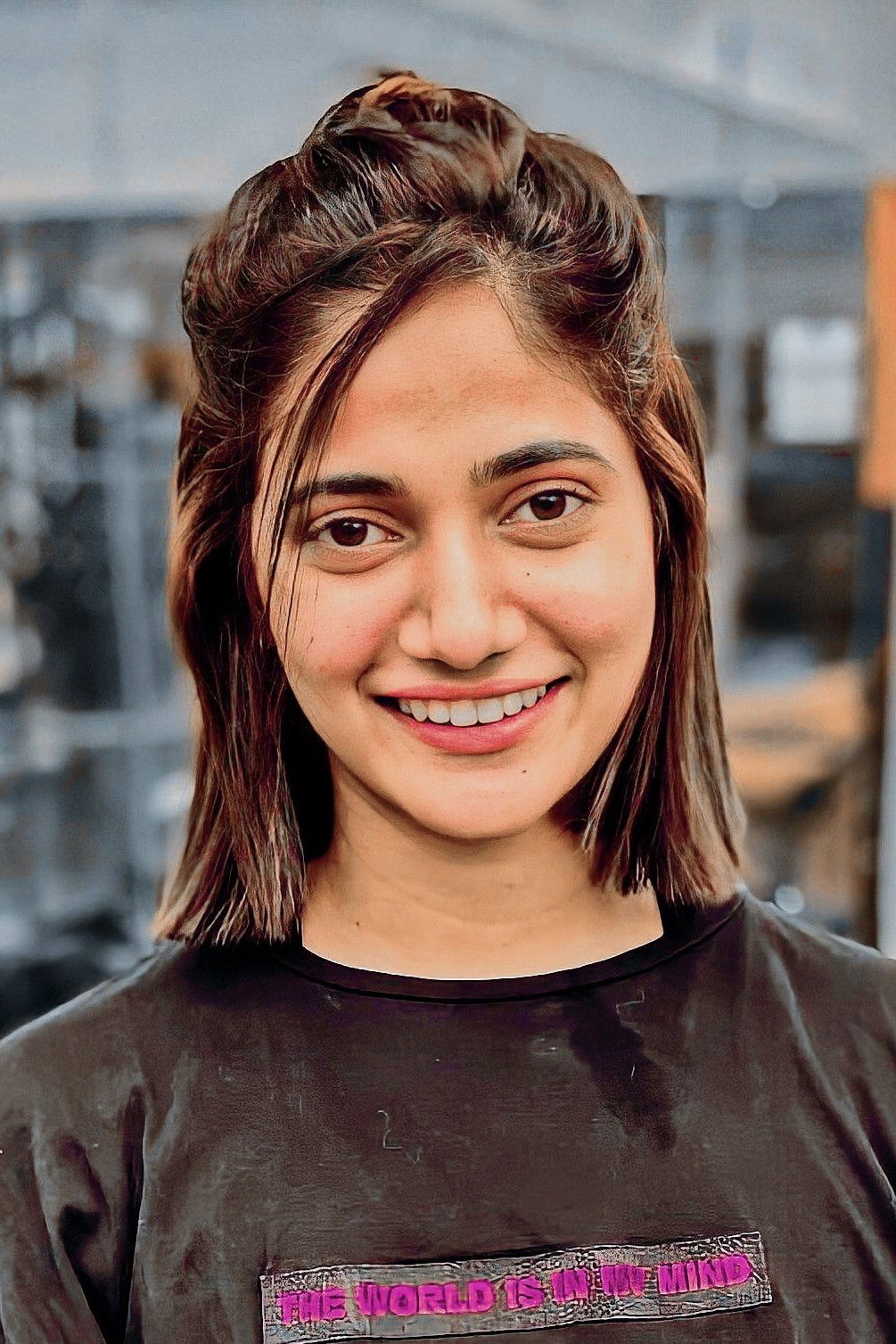 Losliya Mariyanesan backdrop