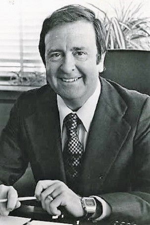 José Luis Uribarri backdrop