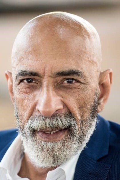 Noureddine Farihi backdrop