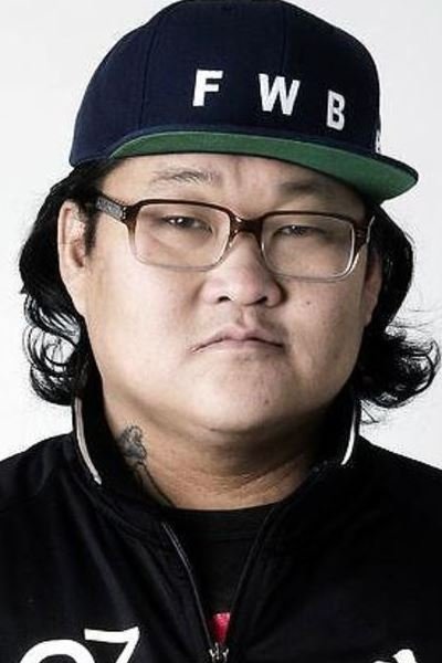 Simon Jul Jørgensen backdrop