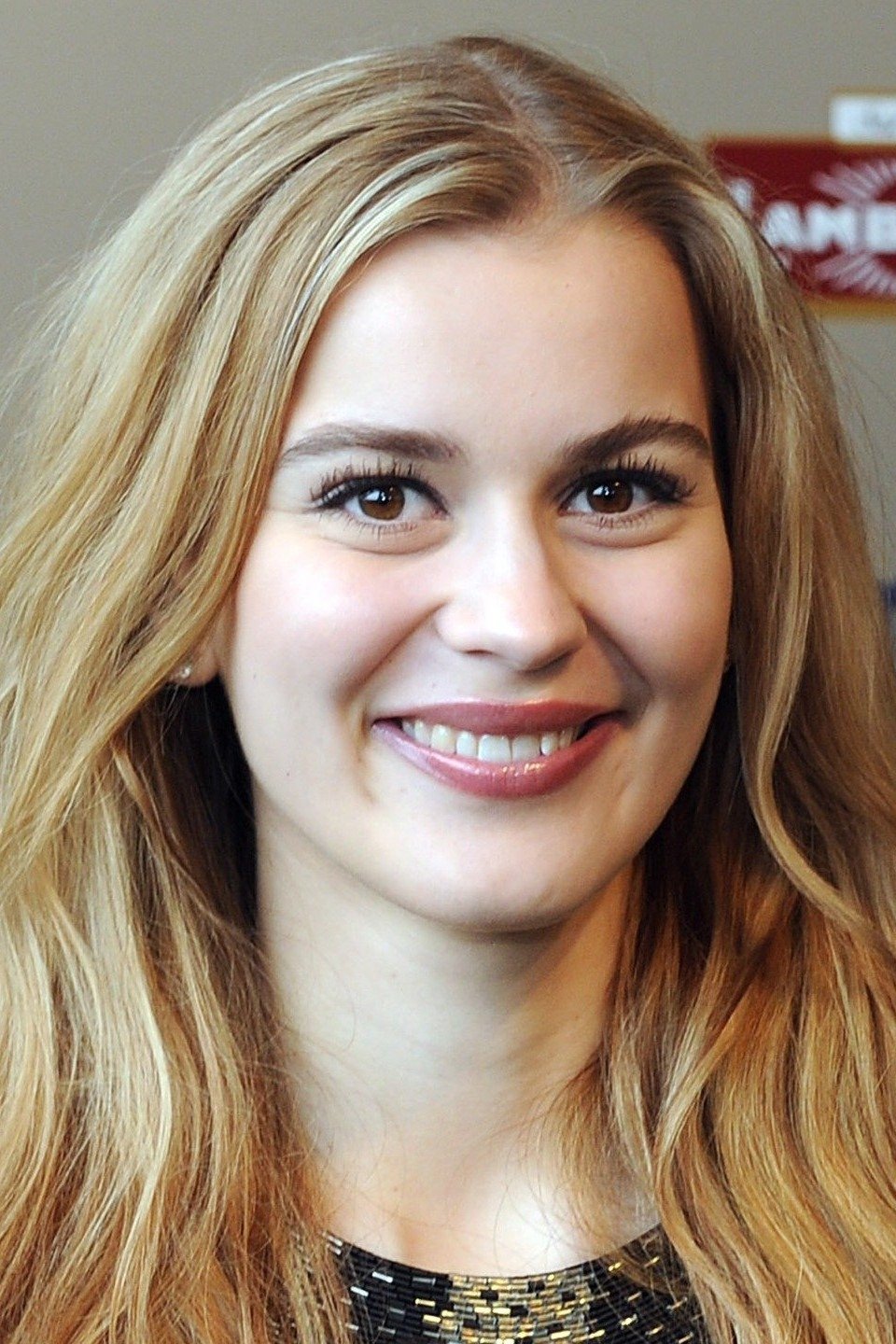 Emmelie de Forest backdrop