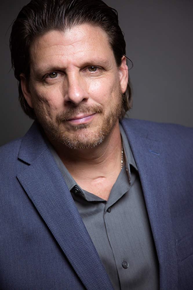 Xhoni Rej Gips backdrop