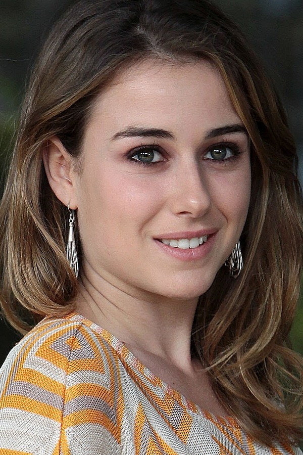 Nina Torresi backdrop