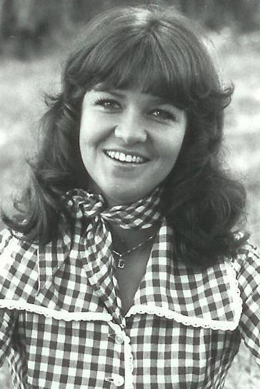 Agnetha Munther backdrop