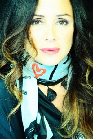 Gabriela Labate backdrop