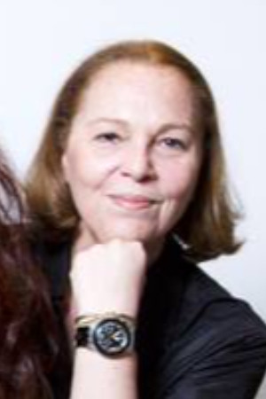 Regina Chaves backdrop