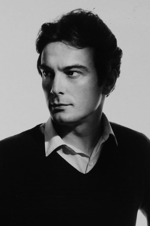 Alfredo Alcón backdrop