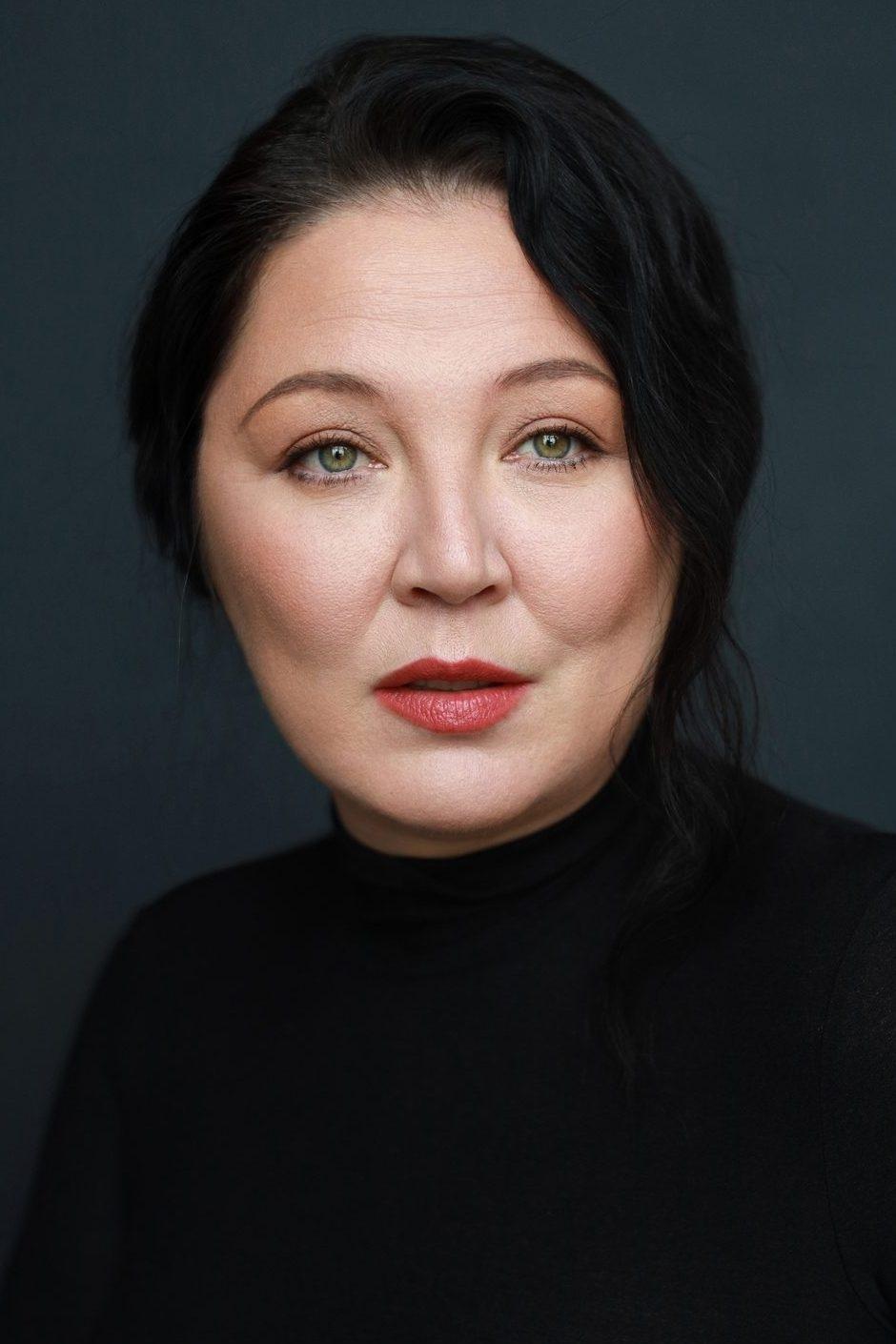 Yuliya Volkova backdrop