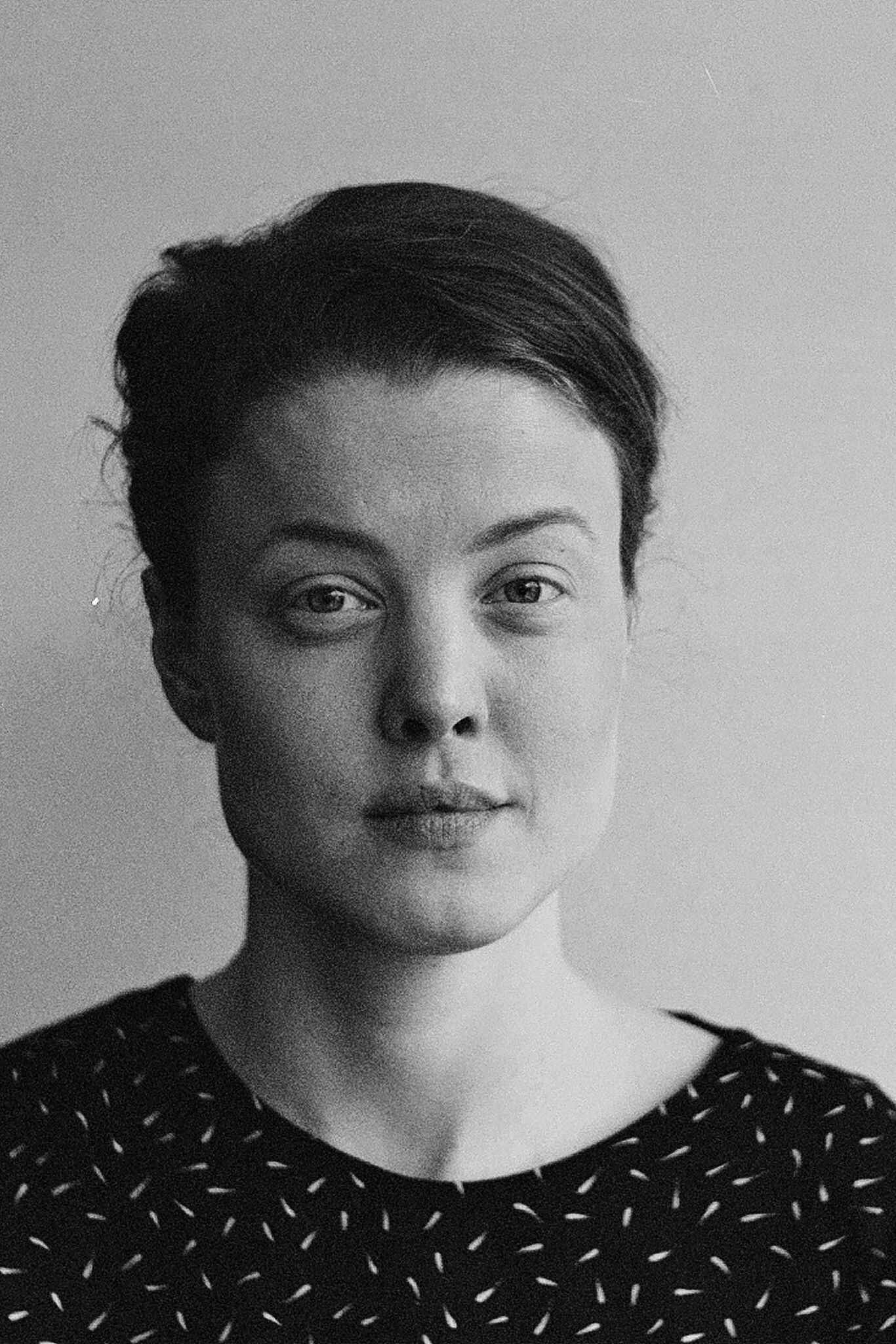 Kamilë Donalova backdrop