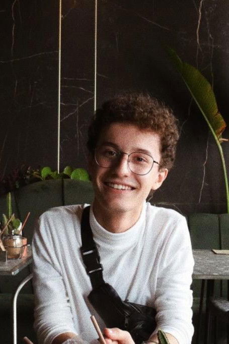 Ranieri Souza backdrop