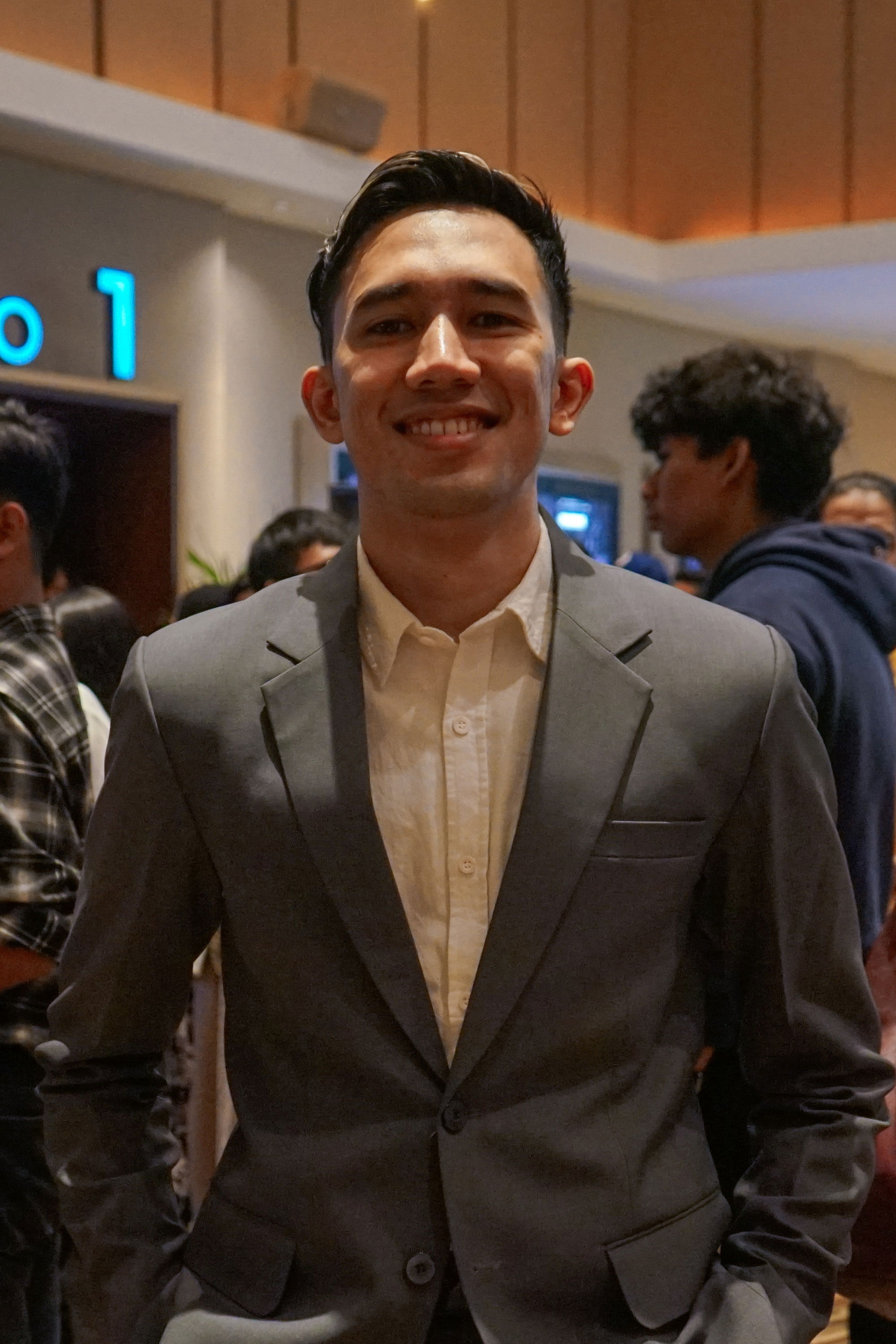 Riza Pahlevi backdrop