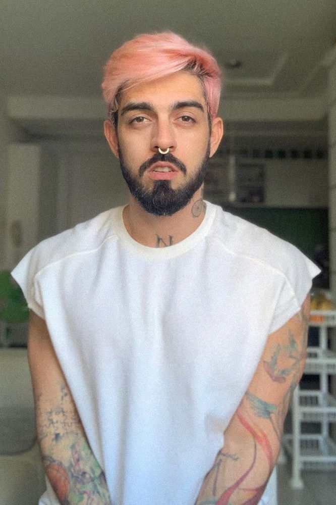 Peu Queiroga backdrop