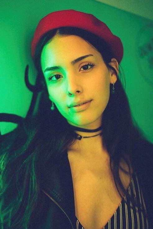 Zión Moreno backdrop