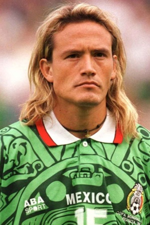 Luis Hernández backdrop