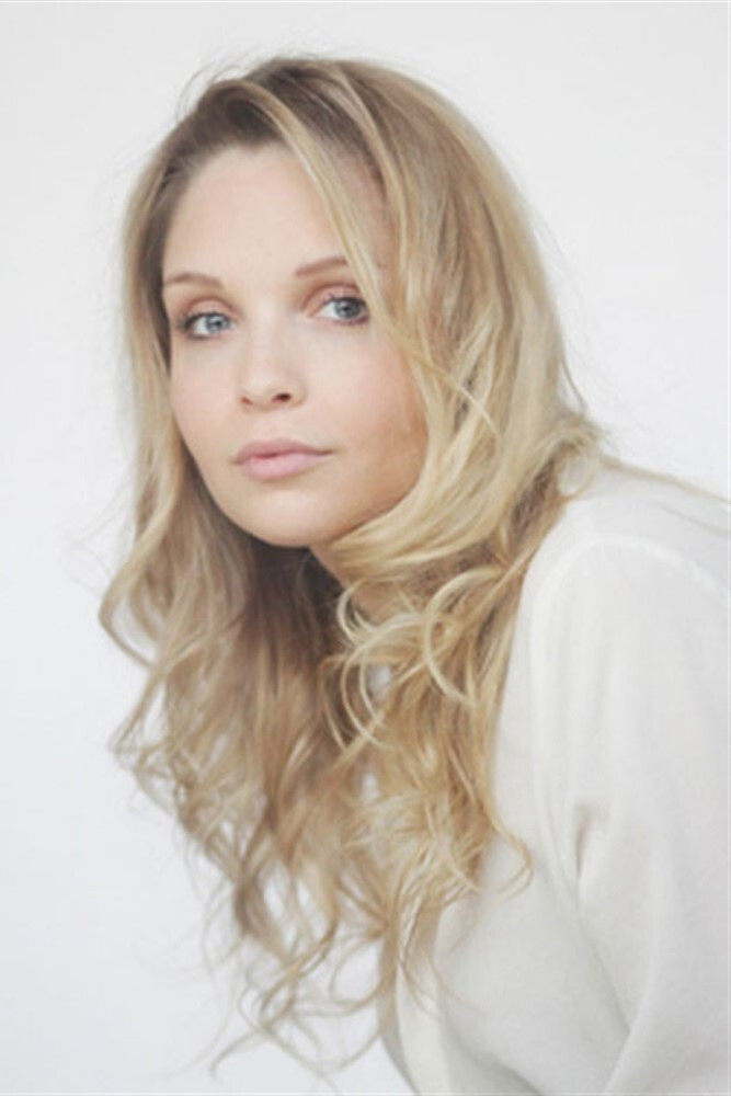 Laura Giudice backdrop