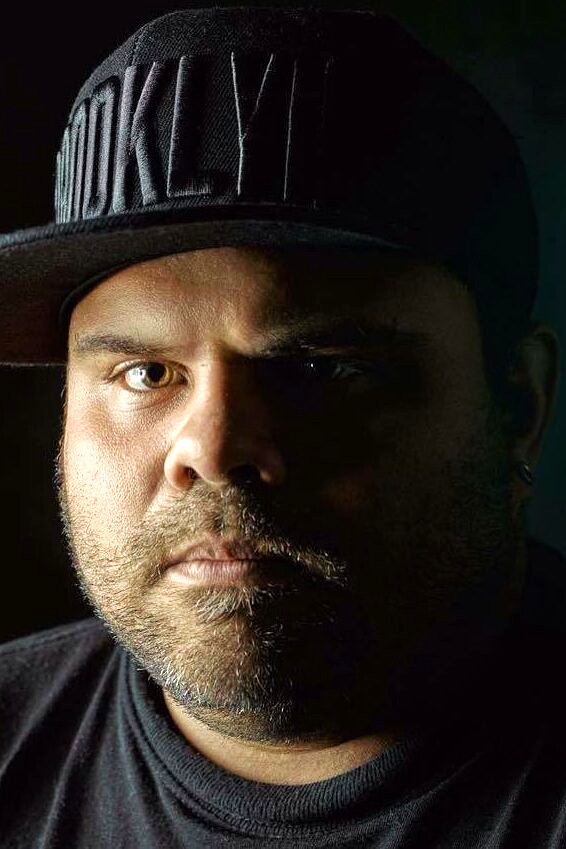 Julián Caicedo backdrop