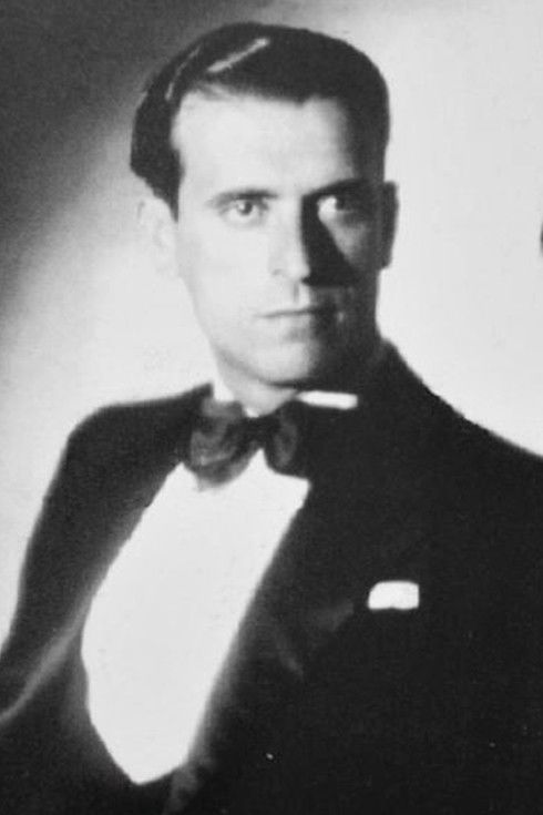 Pedro Laurenz backdrop