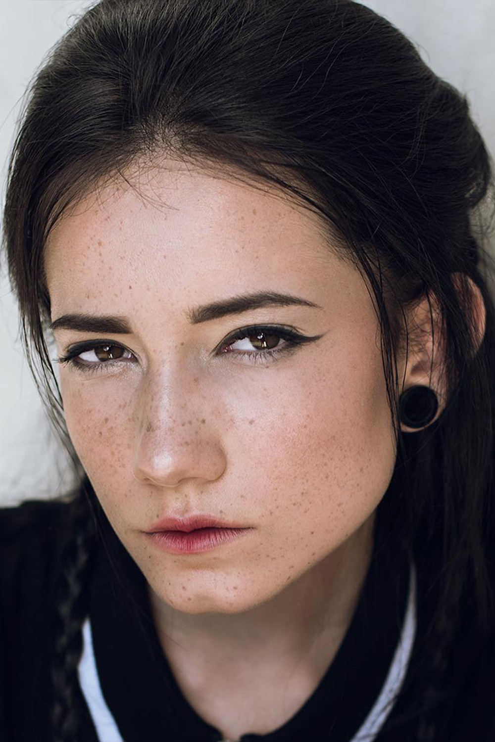 Mero González backdrop