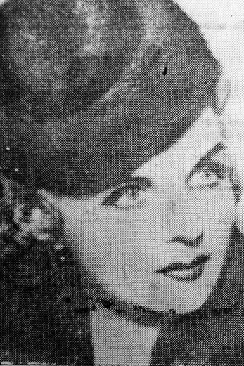 Nataşa Alexandra backdrop