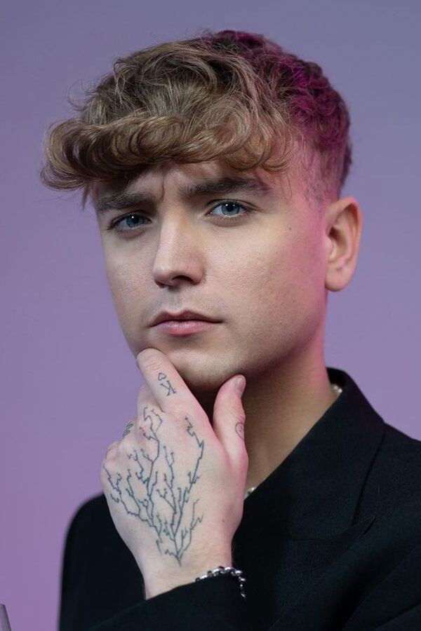 Jonas Wuttke backdrop