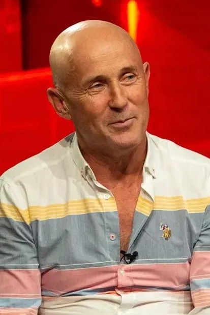 Mugur Mihăescu backdrop